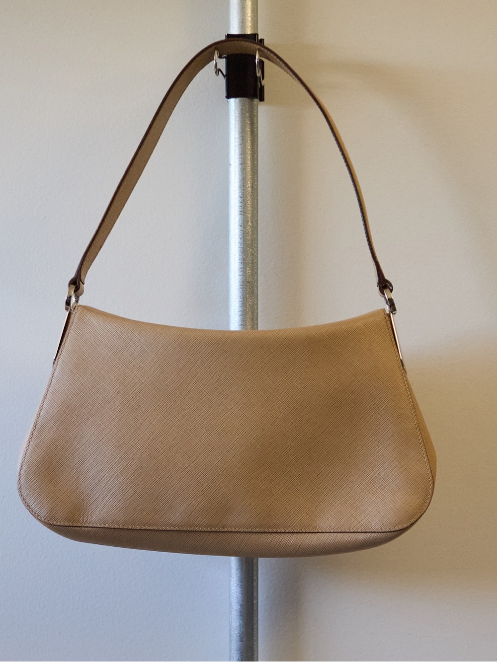 Salvatore Ferragamo Beige Saffiano Leather Shoulder Bag - Picture 3 of 6